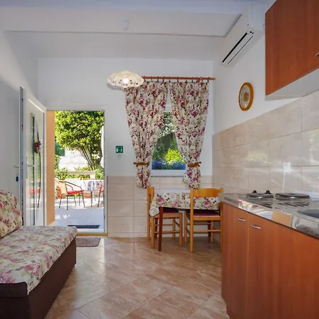 Apartment Beachfront Cozy Krk With Balcony