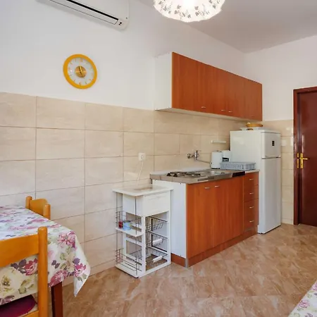 Beachfront Cozy Krk With Balcony *
